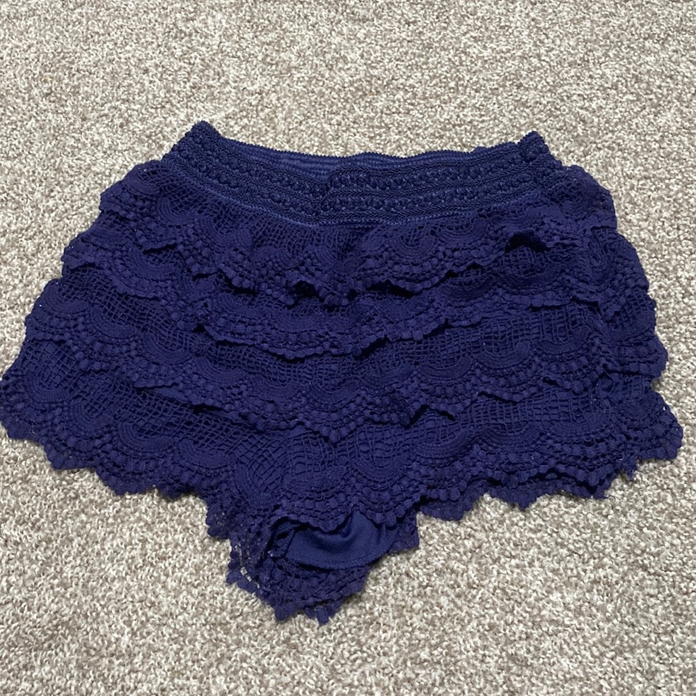 Fits medium/small navy blue shorts
